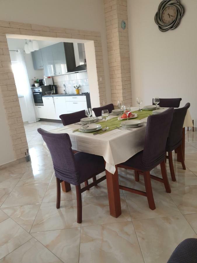 Home Lucic Lozovac Bagian luar foto