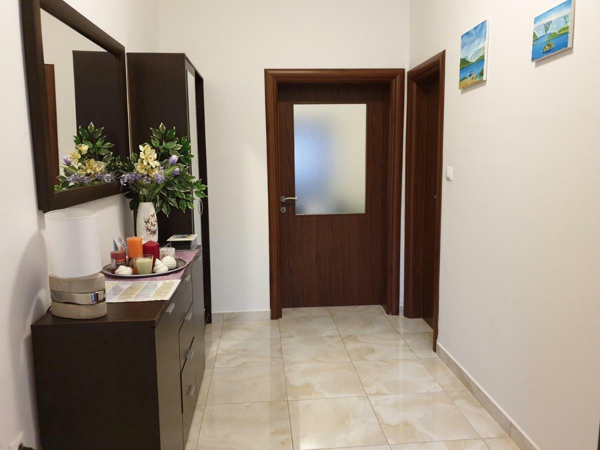Home Lucic Lozovac Bagian luar foto
