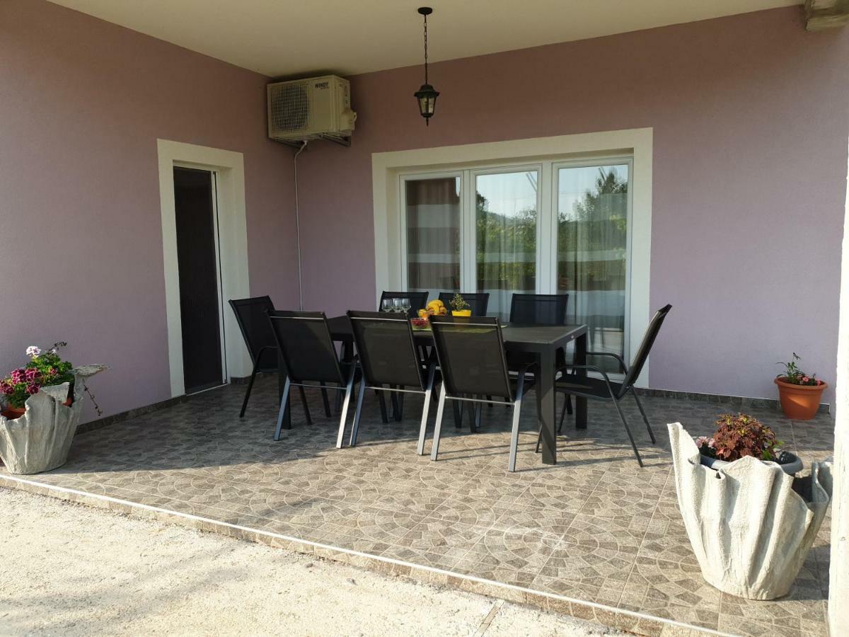 Home Lucic Lozovac Bagian luar foto
